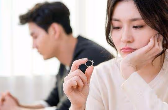 兒子結婚我離婚,是妻子不忠,還是丈夫家暴?妻子:自帶綠帽