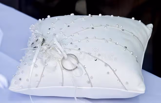 下嫁給父母並不看好的男人後，卻被逼賣房救婆婆，最終她做此選擇