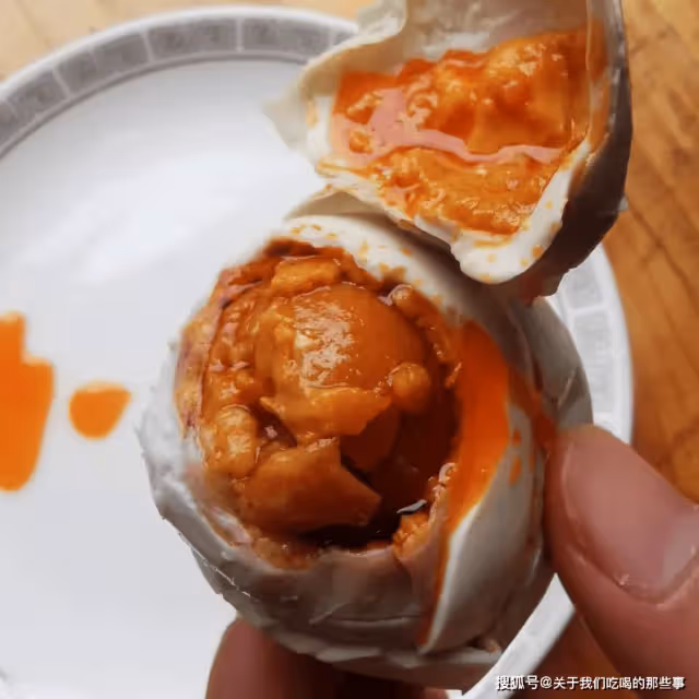 腌鹹蛋的傳統做法,不用黃泥,不用鹽水,30天流油起沙,咸鮮甘香