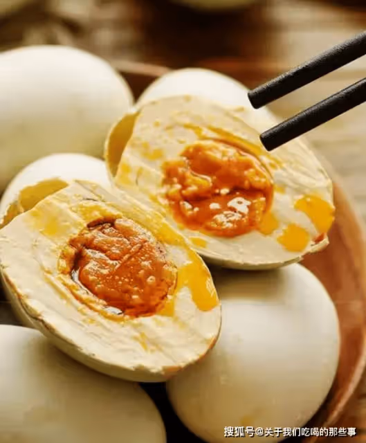 腌鹹蛋的傳統做法,不用黃泥,不用鹽水,30天流油起沙,咸鮮甘香