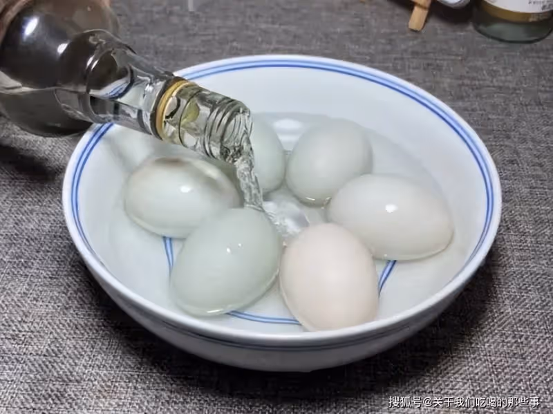 腌鹹蛋的傳統做法,不用黃泥,不用鹽水,30天流油起沙,咸鮮甘香