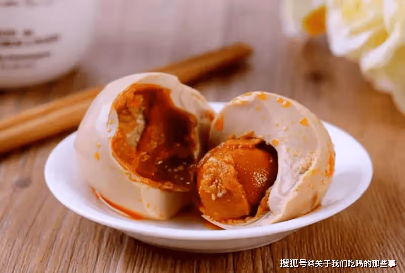 腌鹹蛋的傳統做法,不用黃泥,不用鹽水,30天流油起沙,咸鮮甘香