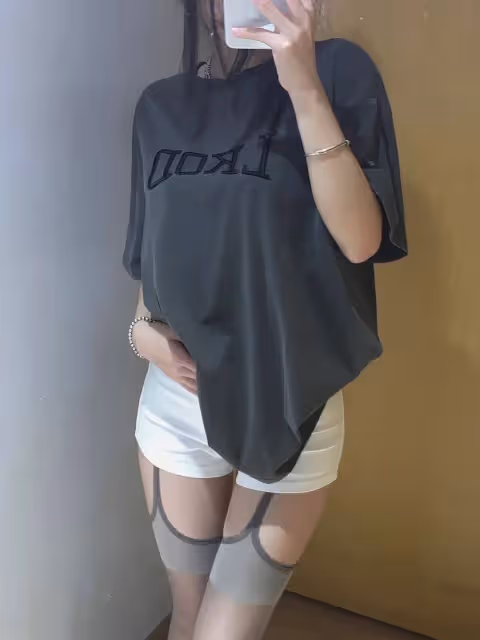 御姐風尚~灰弔帶襪、高跟鞋,打造性感與優雅的完美結合