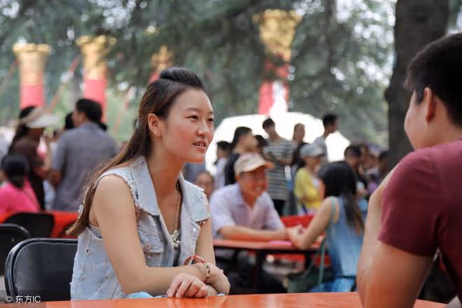和大齡剩女相親,言談甚歡,看完電影後她卻把我拉黑了