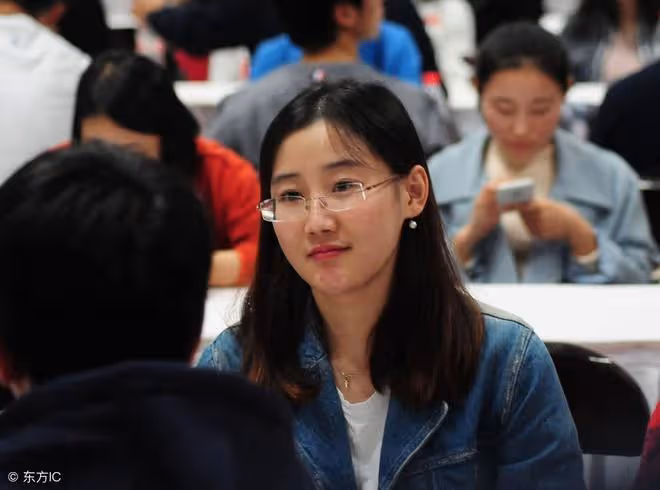 和大齡剩女相親,言談甚歡,看完電影後她卻把我拉黑了