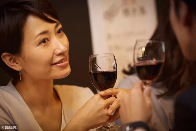 和大齡剩女相親,言談甚歡,看完電影後她卻把我拉黑了