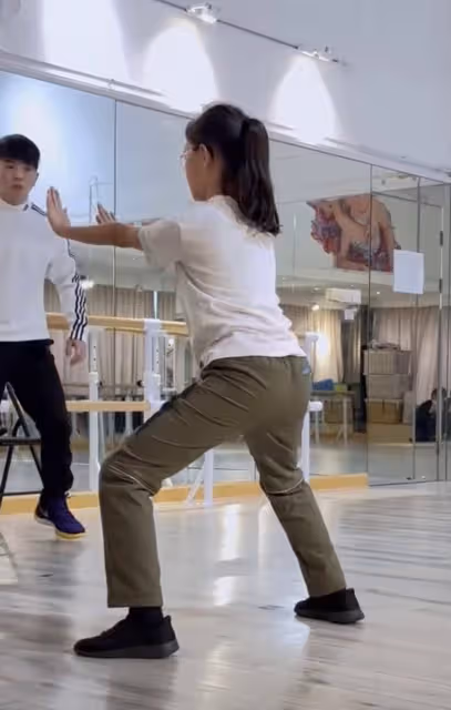 TVB前花旦楊思琦曬近況!自曝女兒醉心武術,招數看起來有板有眼