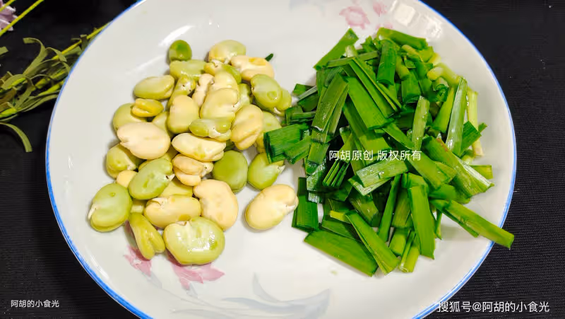 雞蛋和它絕配!花小錢,吃出一道「補腦好菜」,鮮嫩到飛起,一個菜掃光一鍋飯