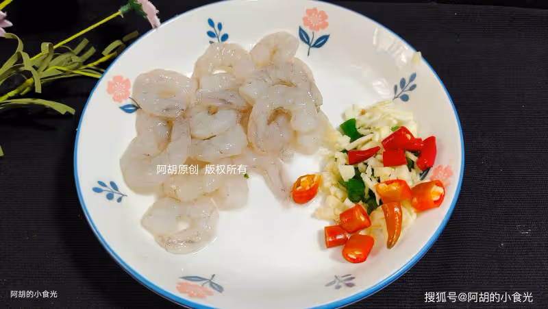 雞蛋和它絕配!花小錢,吃出一道「補腦好菜」,鮮嫩到飛起,一個菜掃光一鍋飯