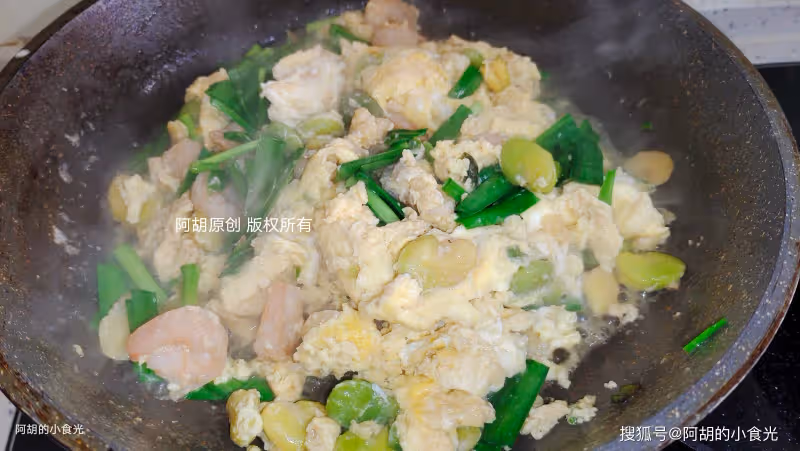 雞蛋和它絕配!花小錢,吃出一道「補腦好菜」,鮮嫩到飛起,一個菜掃光一鍋飯
