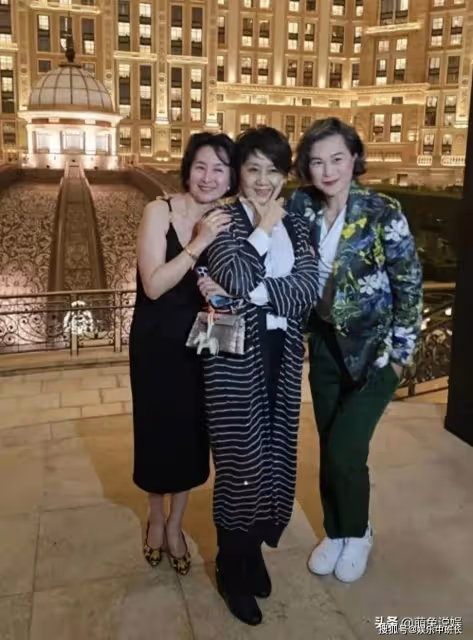 梁安琪幸福了!子女兒媳為其慶生,何超瓊也在 兩人親密合影似姐妹