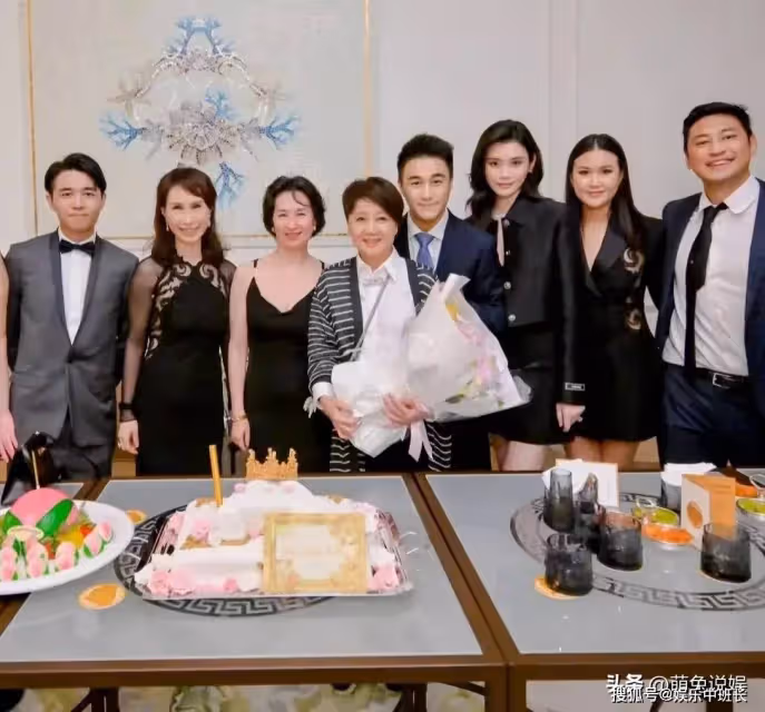 梁安琪幸福了!子女兒媳為其慶生,何超瓊也在 兩人親密合影似姐妹