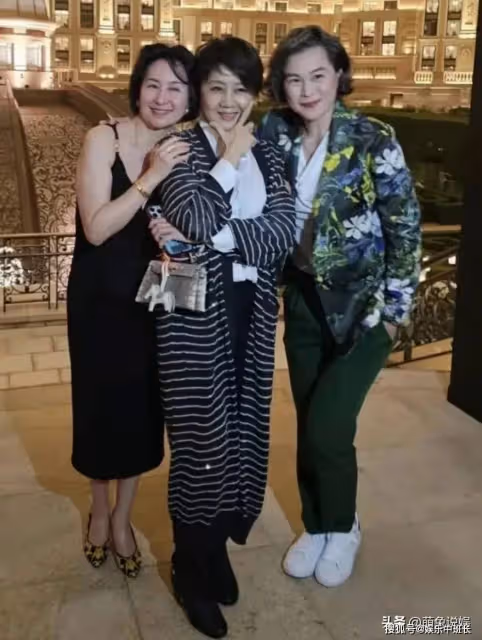 梁安琪幸福了!子女兒媳為其慶生,何超瓊也在 兩人親密合影似姐妹