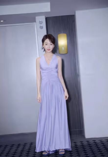 聰明女人在夏天,都喜歡穿「紫薯色」服飾,清新減齡襯膚色