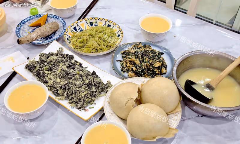 河南老兩口的晚餐,在朋友圈火了,網友:太寒酸了,看著就沒食慾