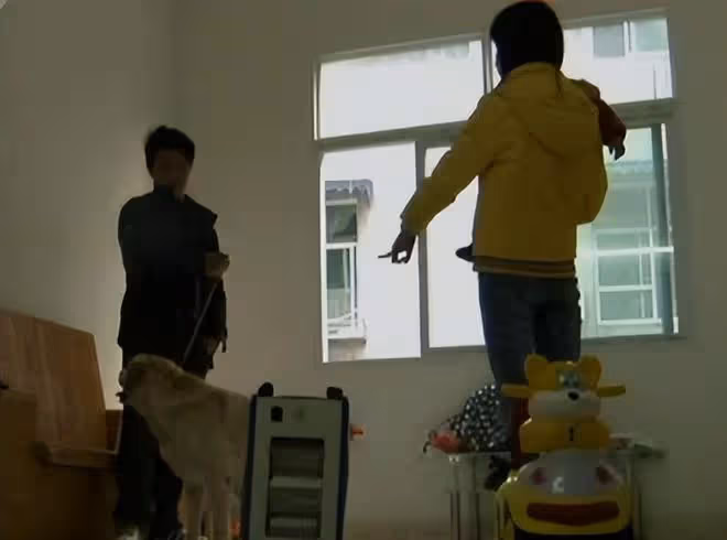 09年,四川男子撿到流浪黃狗,嚇得妻女回娘家,結果黃狗身份不凡