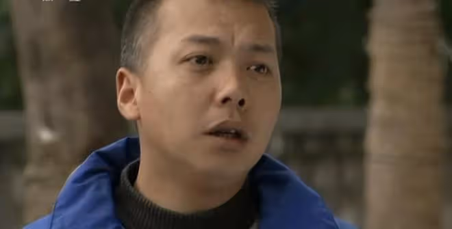 09年,四川男子撿到流浪黃狗,嚇得妻女回娘家,結果黃狗身份不凡