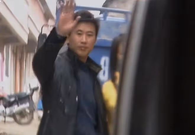 09年,四川男子撿到流浪黃狗,嚇得妻女回娘家,結果黃狗身份不凡