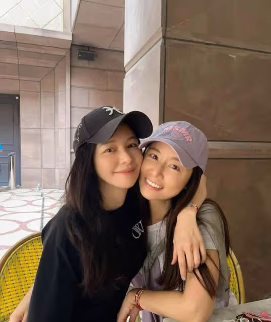 林心如曬和徐若瑄合影,貼臉拍照感情好,P圖嚴重惹質疑