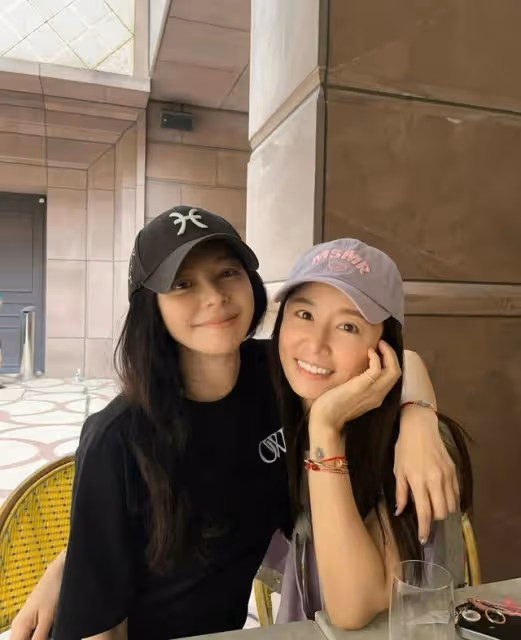 林心如曬和徐若瑄合影,貼臉拍照感情好,P圖嚴重惹質疑
