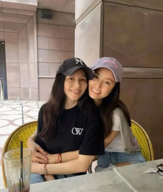 林心如曬和徐若瑄合影,貼臉拍照感情好,P圖嚴重惹質疑