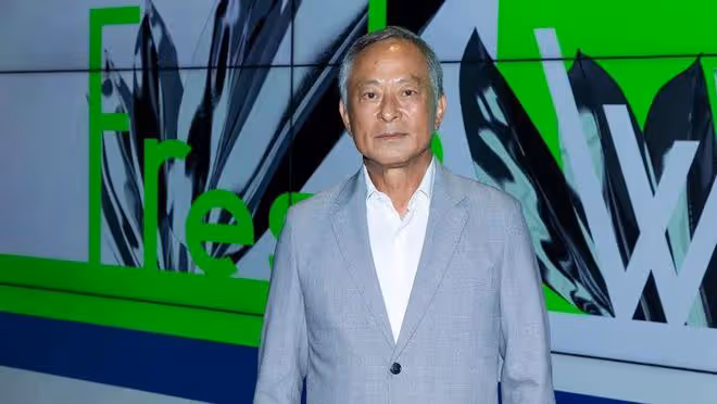 香港頂流接拍名導新作，經理人到場監督，名導陳年照曝光撞樣多位男星