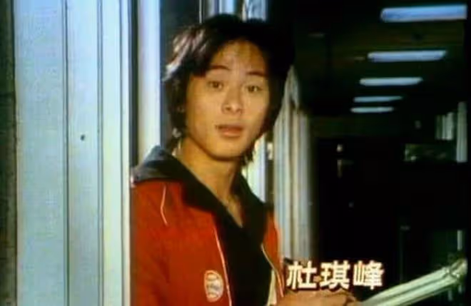 香港頂流接拍名導新作，經理人到場監督，名導陳年照曝光撞樣多位男星