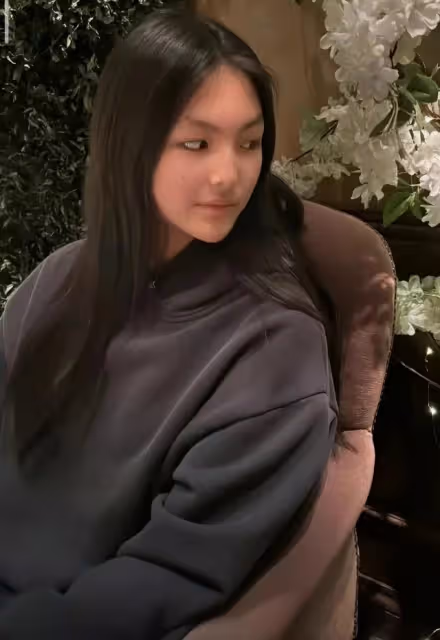 李湘與女兒王詩齡約會,戴超大珍珠鑽戒,舉手投足盡顯貴婦范兒