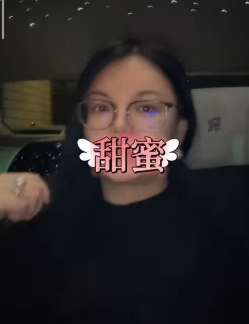 李湘與女兒王詩齡約會,戴超大珍珠鑽戒,舉手投足盡顯貴婦范兒