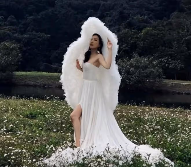郭嘉文出席婚禮被眾星捧月，站C位彰顯獨有的貴婦氣質