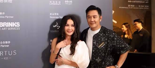 溫碧霞參加派對頭髮著火，被蠟燭點燃差點毀容，火苗燒到了頭頂