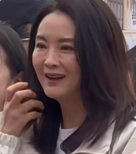 48歲林心如和50歲王艷的生圖，治好了我的容貌焦慮
