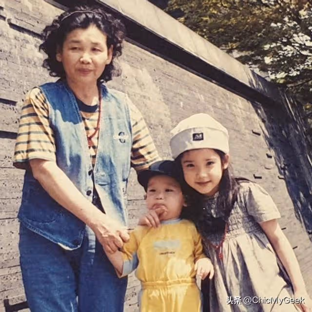 IU因愧疚狂刷頂級黑卡寵弟，網友：果然是韓國最吸金女星！