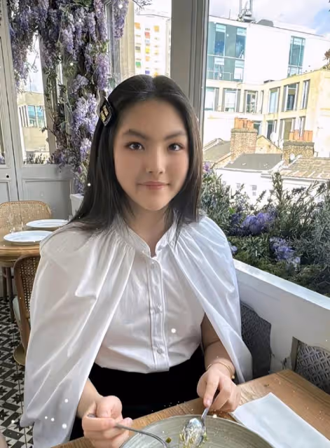 王詩齡英國奢華度假，全身名牌引熱議，投胎小能手實錘！
