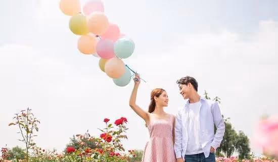 新婚第二天，老公給800紅包，讓媳婦早起做飯孝敬公婆，怒：滾
