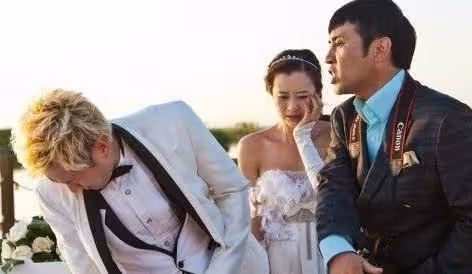 新婚第二天，老公給800紅包，讓媳婦早起做飯孝敬公婆，怒：滾