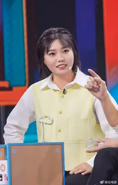 李雪琴戀情疑曝光，網友懟狗仔其不算95花，狗仔回應那也是朵花