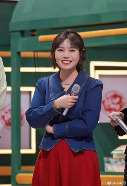 李雪琴戀情疑曝光，網友懟狗仔其不算95花，狗仔回應那也是朵花