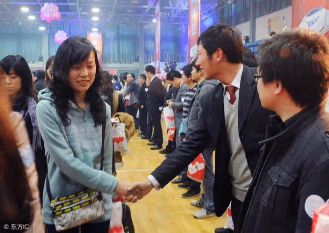 大齡剩女相親，雙方都很滿意，但剩女的這個行為，讓對方拉黑了她