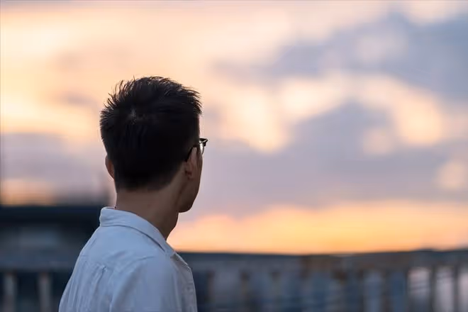 當代中年人的悲哀:花幾十萬培養的子女,到頭來卻領三四千的工資
