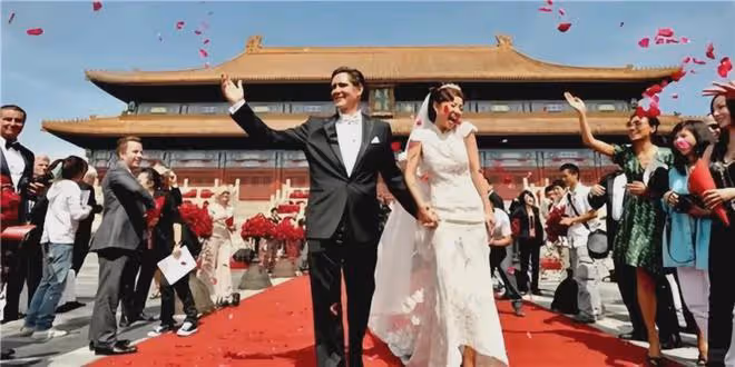 4位內地名媛千金,身價百億至今未婚,被王健林當作兒媳標準
