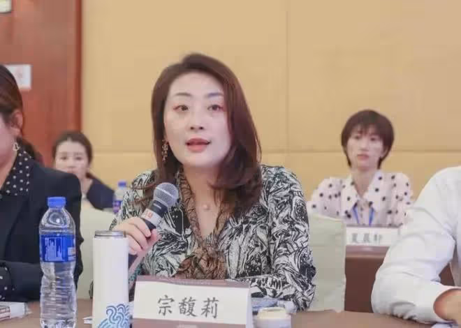 4位內地名媛千金,身價百億至今未婚,被王健林當作兒媳標準