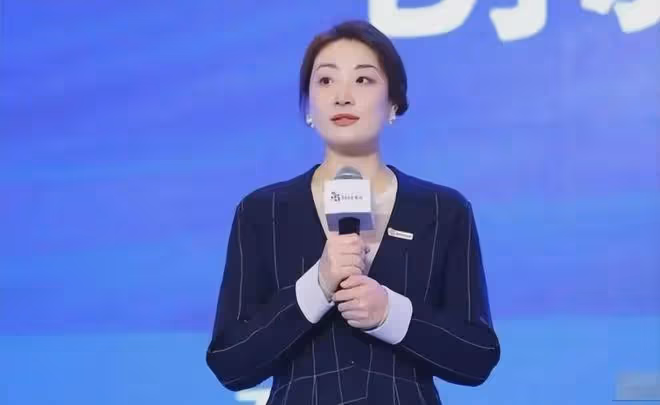 4位內地名媛千金,身價百億至今未婚,被王健林當作兒媳標準