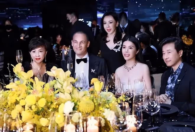 4位內地名媛千金,身價百億至今未婚,被王健林當作兒媳標準