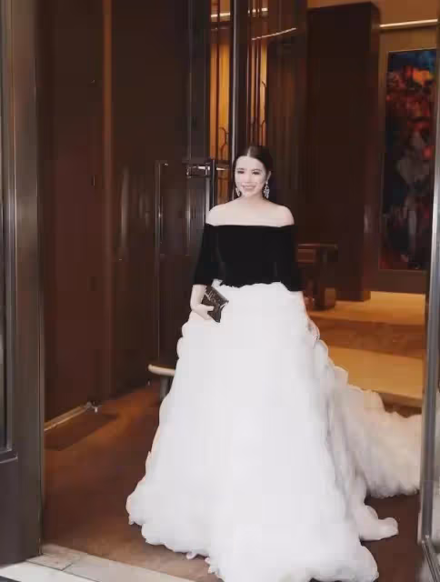 4位內地名媛千金,身價百億至今未婚,被王健林當作兒媳標準