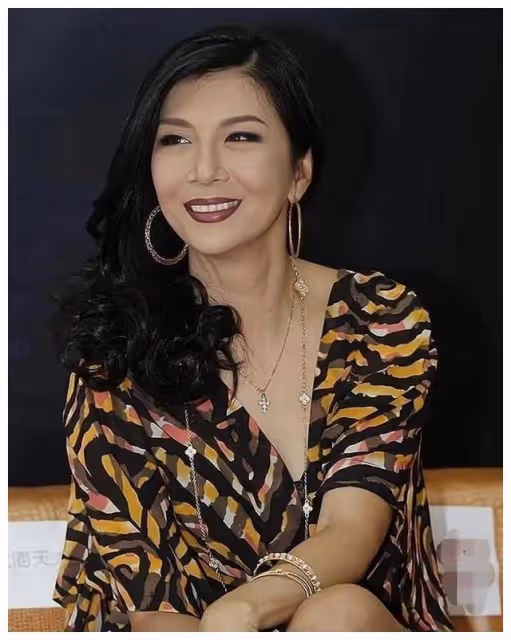 61歲的美麗傳奇,揭秘被稱為「三級艷后」與成龍的關係