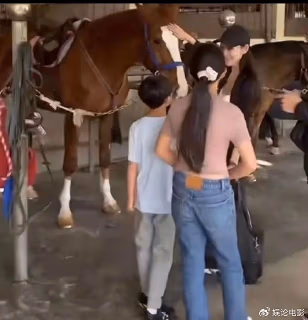 傳汪小菲朋友圈曬鑽戒，向新女友小梅求婚成功，尊嘟假嘟的