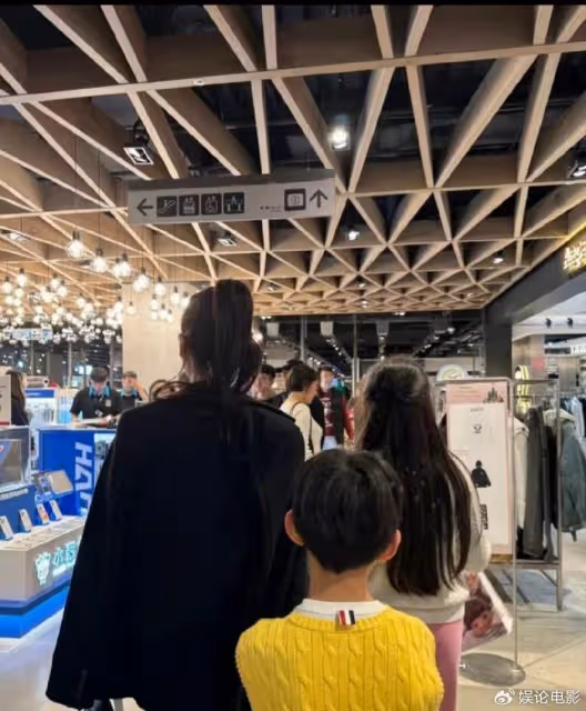 傳汪小菲朋友圈曬鑽戒，向新女友小梅求婚成功，尊嘟假嘟的