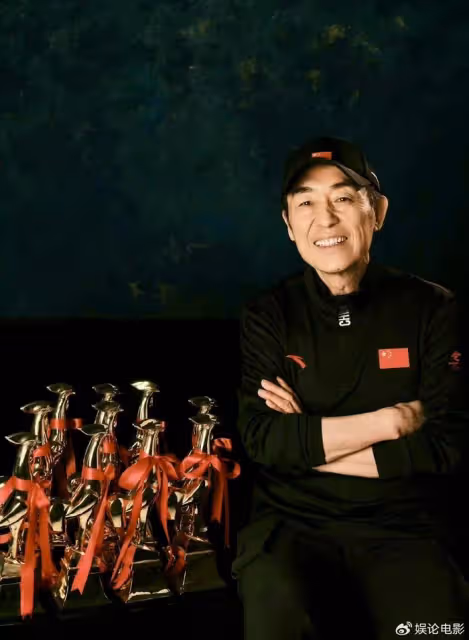 73歲張藝謀拿下12座終身成就獎，華語導演第一人，寶刀未老不言退