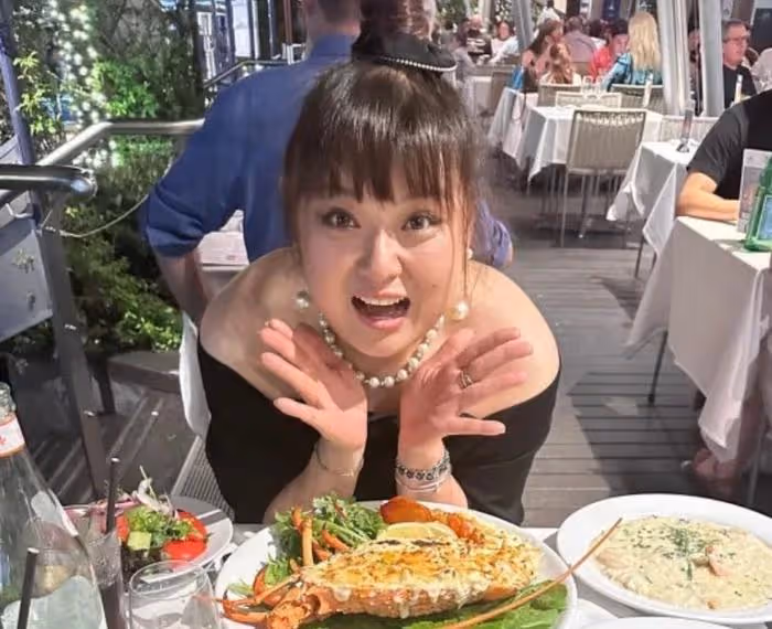 港星陳嘉佳減肥後遺症曝光！聳肩、脫髮、站不穩，連累賈玲遭質疑